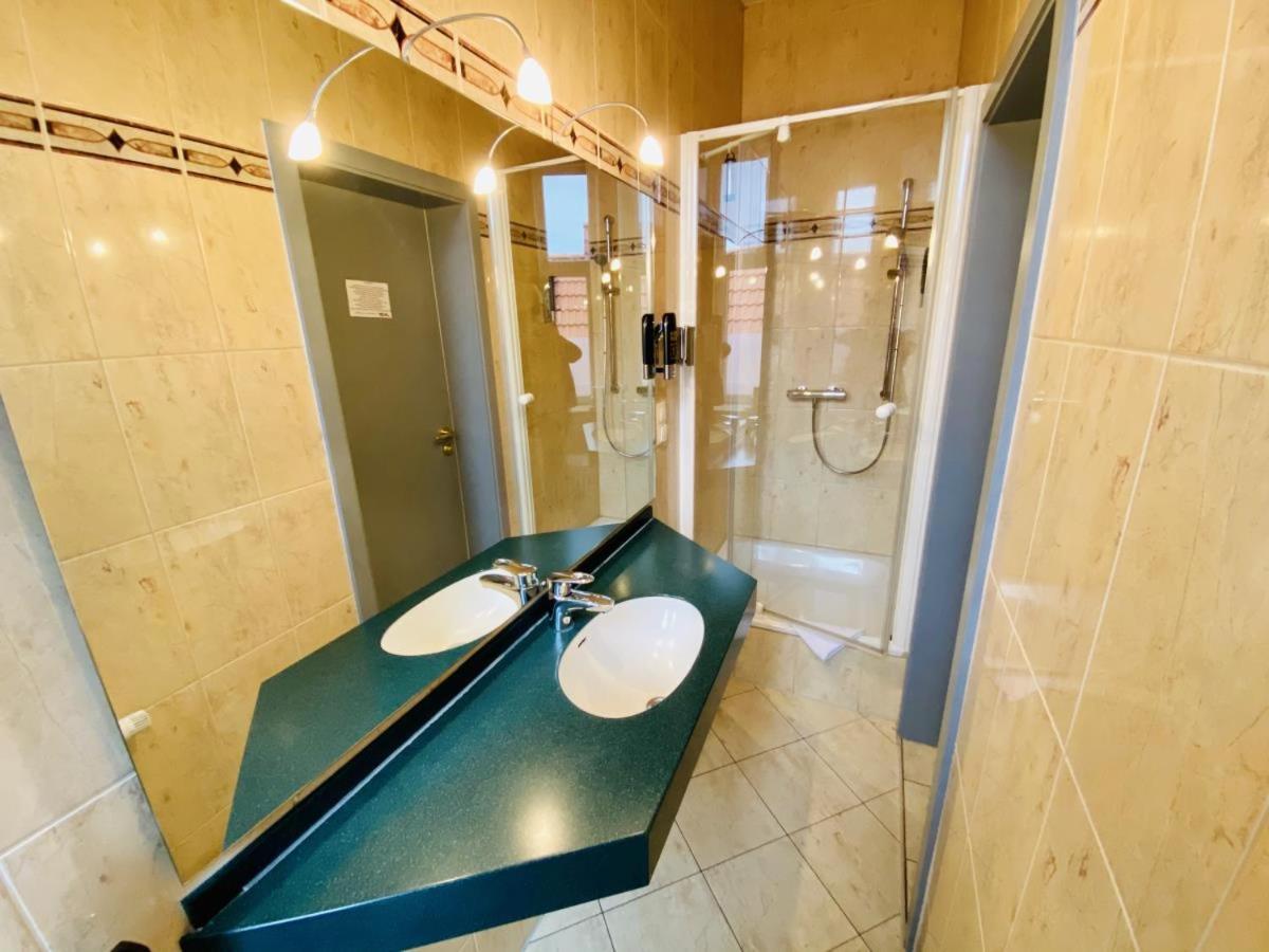 Doppelzimmer Zapfhahn, Direkt Am Alten Strom Rostock Exterior foto